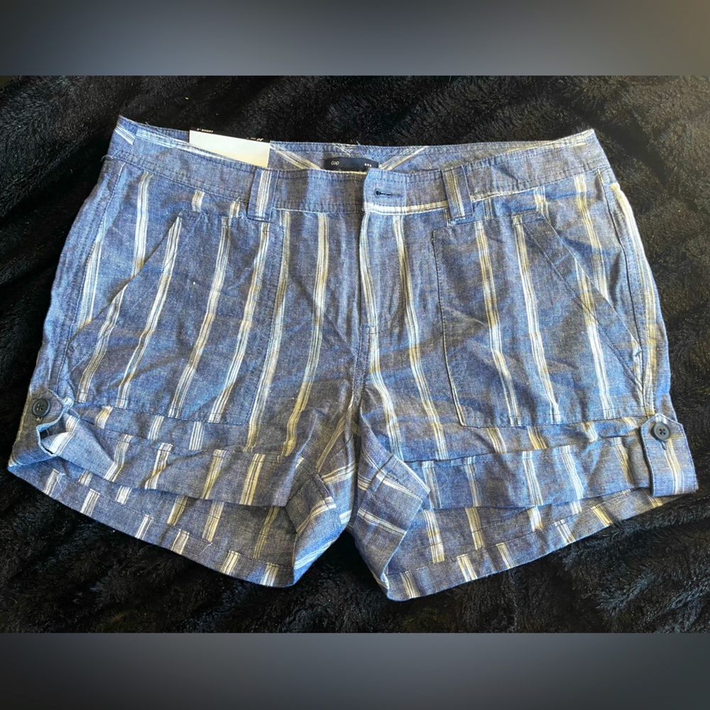 Gap Women's Blue and White Striped Shorts. Size 8